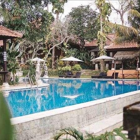 Ubud Hotel & Cottages Маланг Экстерьер фото